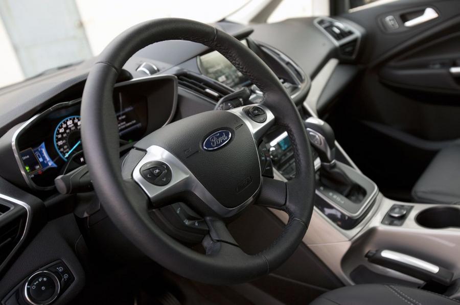  Ford C-Max Hybrid 2013 года  (фото 15 из 35)